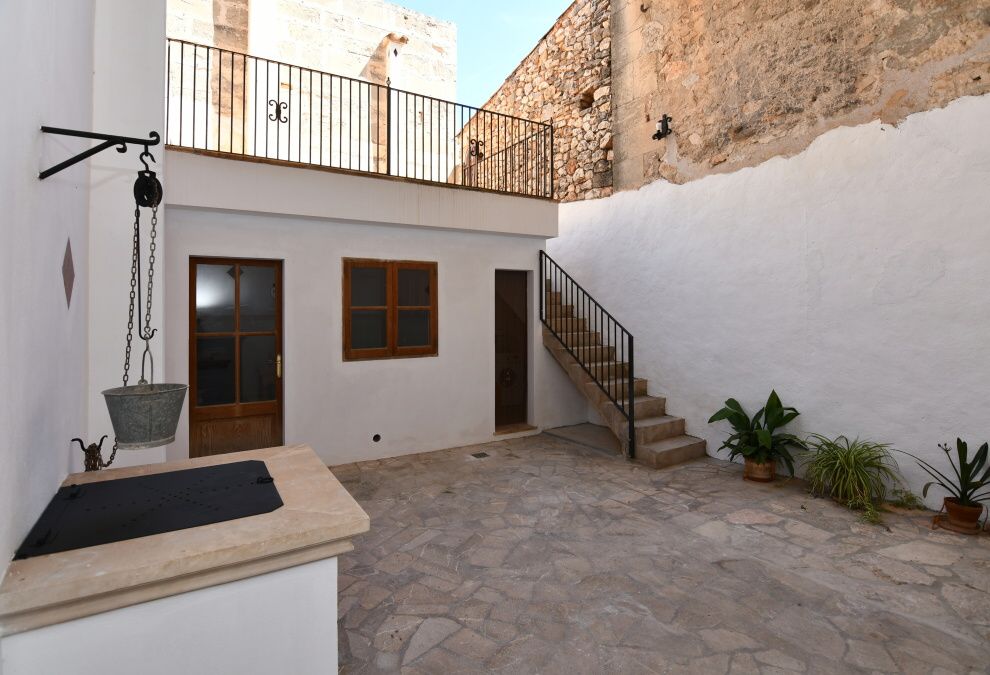  - Newly renovated village house with a nice patio in Porreres