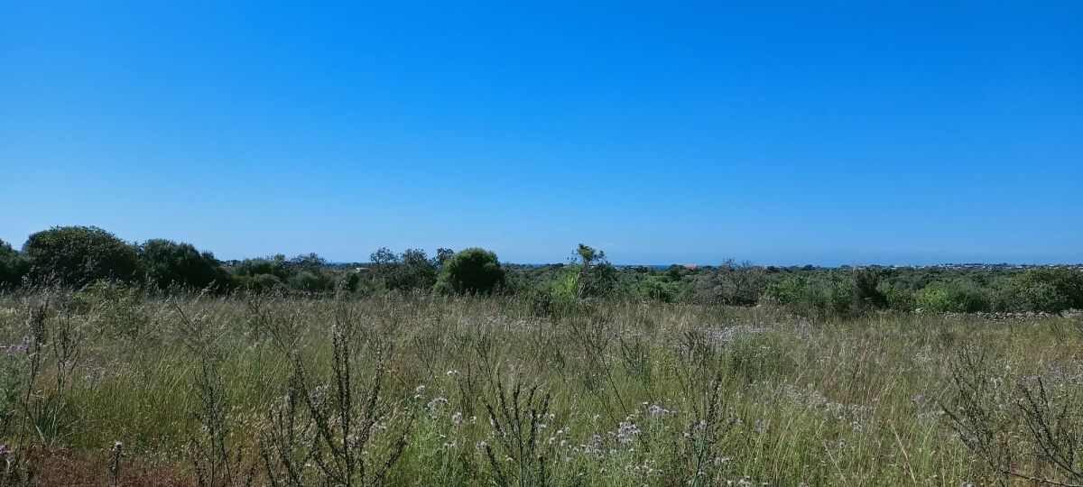  - Pozemek se základním projektem umístěný mezi Santanyí a Cala Figuera