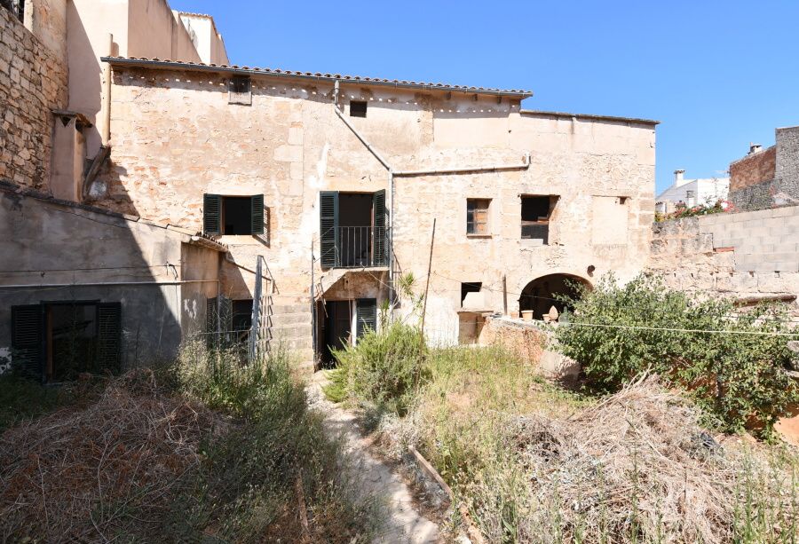  - Zentrales Stadthaus von 479m2 mit vielen Möglichkeiten in Santanyi