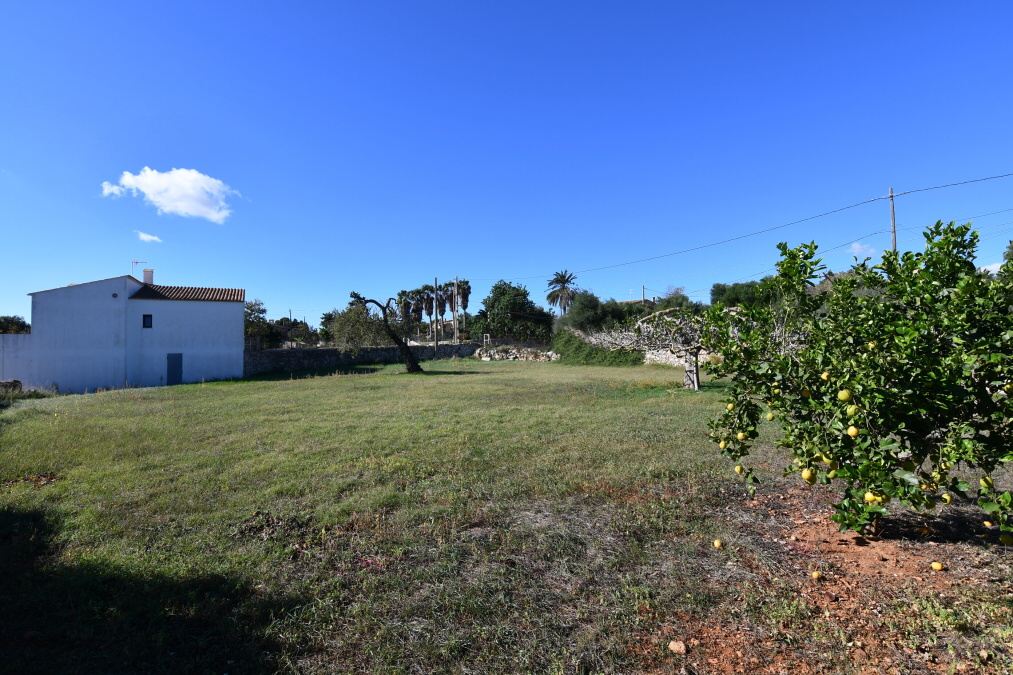  - Casa de pueblo ideal para reformar con patio de unos 1.300m2 en S`Horta