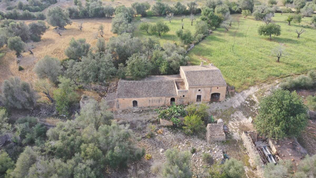  - Großes Grundstück von ca. 20 ha mit einer bebauten Fläche von ca. 350 m2 in Son Macia, Manacor