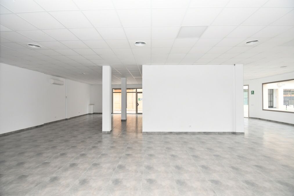  - Große Gewerbefläche von ca. 212 m² mit 2 Bädern und Büro